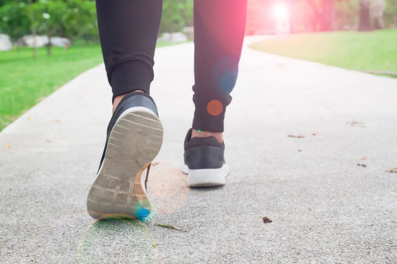 Come migliorare la salute del cuore con una passeggiata mattutina: i consigli dei cardiologi Come migliorare la salute del cuore con una passeggiata mattutina: i consigli dei cardiologi
