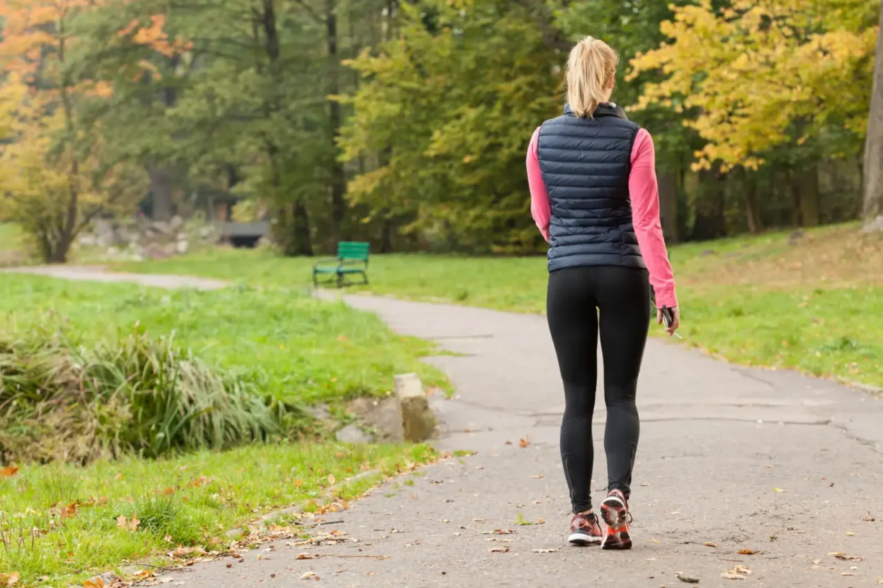 Come migliorare la salute del cuore con una passeggiata mattutina: i consigli dei cardiologi Come migliorare la salute del cuore con una passeggiata mattutina: i consigli dei cardiologi