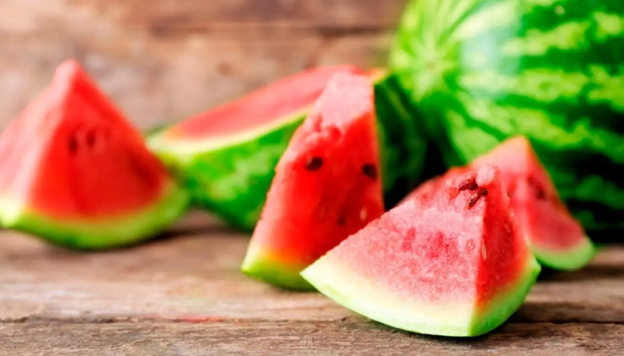 Scopri la routine alimentare per proteggere la salute dei reni durante il caldo secondo i nefrologi Scopri la routine alimentare per proteggere la salute dei reni durante il caldo secondo i nefrologi