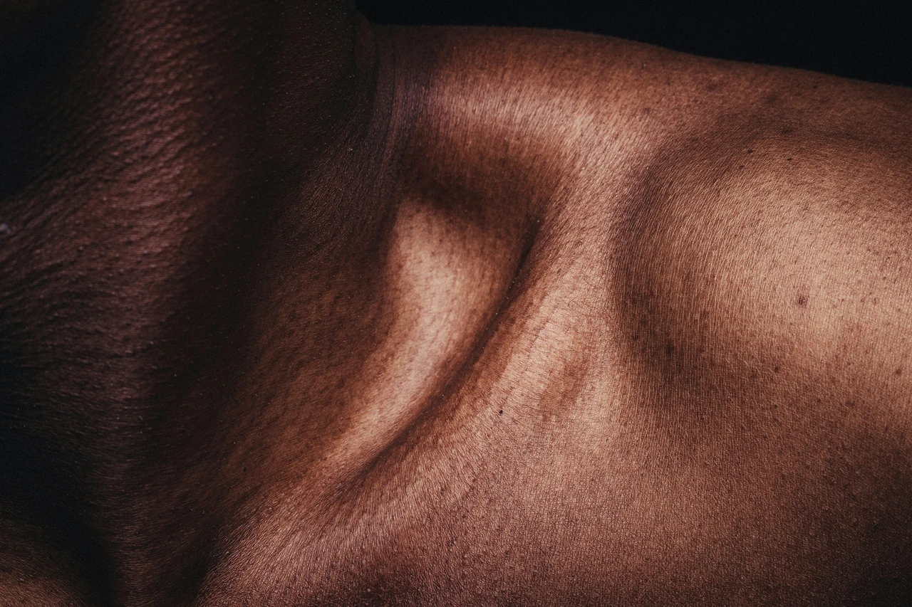 Come mantenere la pelle luminosa e idratata dopo i 50 anni: le strategie dei dermatologi per l’estate Come mantenere la pelle luminosa e idratata dopo i 50 anni: le strategie dei dermatologi per l’estate