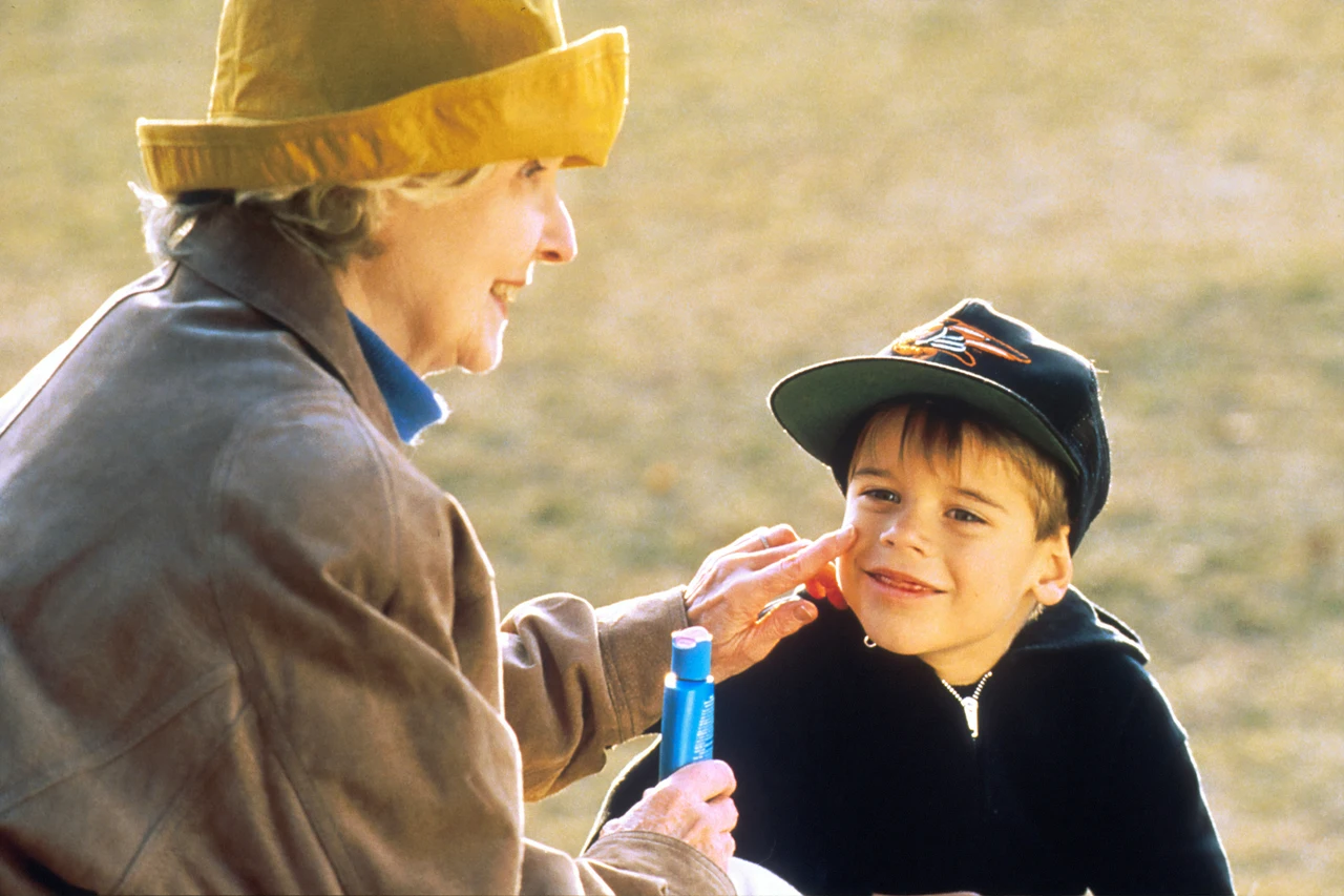 Come mantenere la pelle luminosa e idratata dopo i 50 anni: le strategie dei dermatologi per l’estate Come mantenere la pelle luminosa e idratata dopo i 50 anni: le strategie dei dermatologi per l’estate