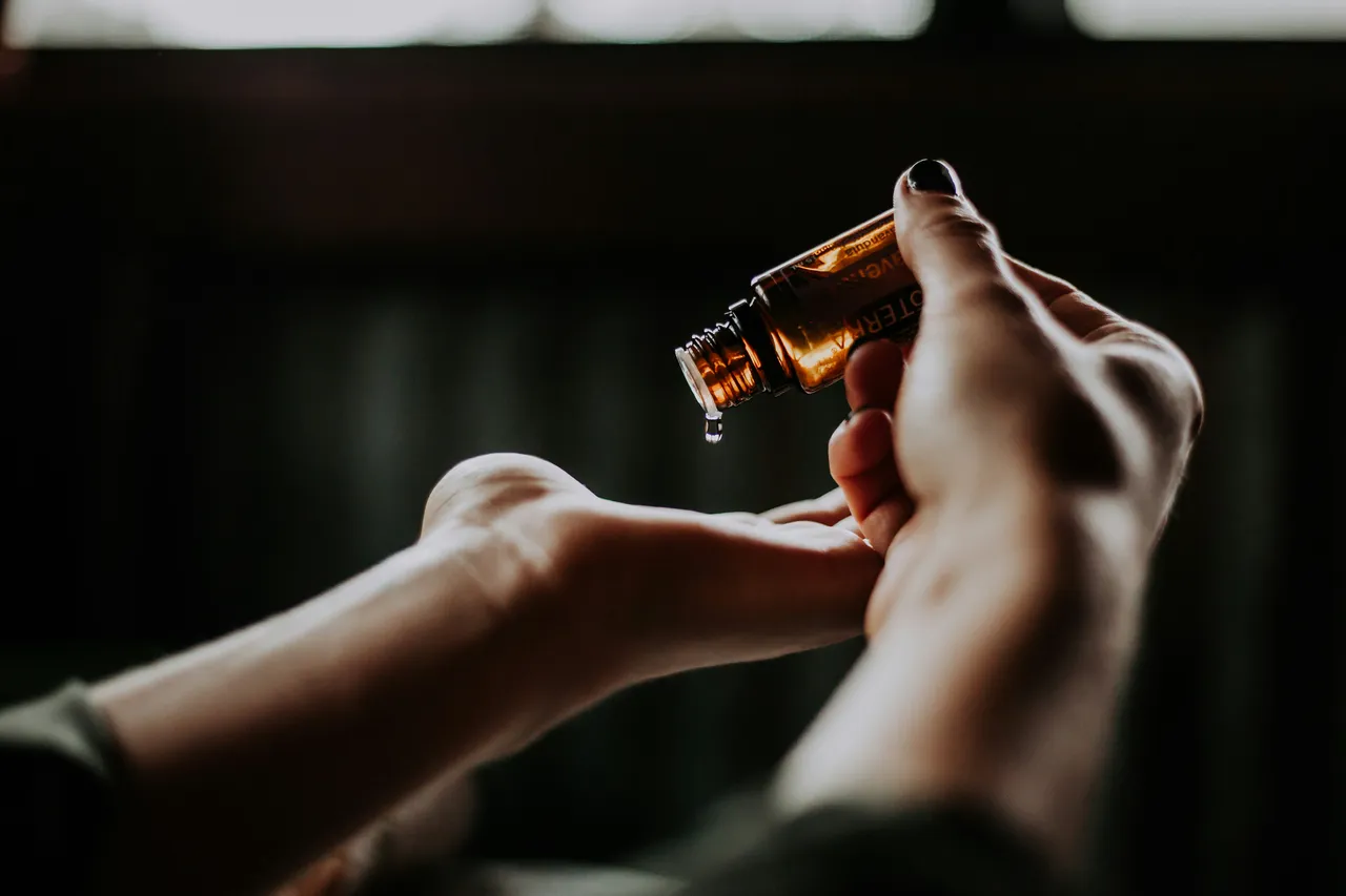 Come mantenere la pelle luminosa e idratata dopo i 50 anni: le strategie dei dermatologi per l’estate Come mantenere la pelle luminosa e idratata dopo i 50 anni: le strategie dei dermatologi per l’estate