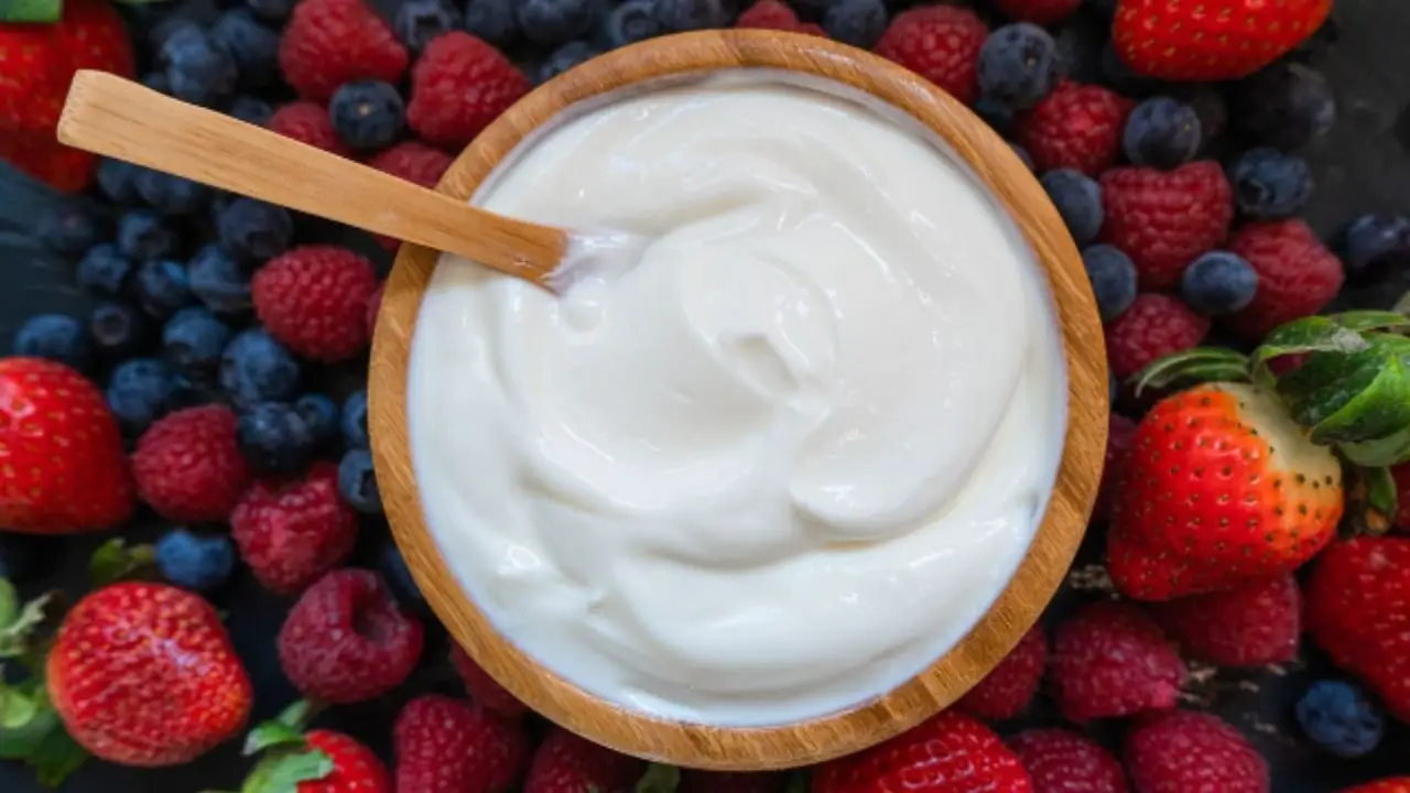 Come preparare una salsa yogurt light per grigliate estive: la ricetta smart del mese Come preparare una salsa yogurt light per grigliate estive: la ricetta smart del mese