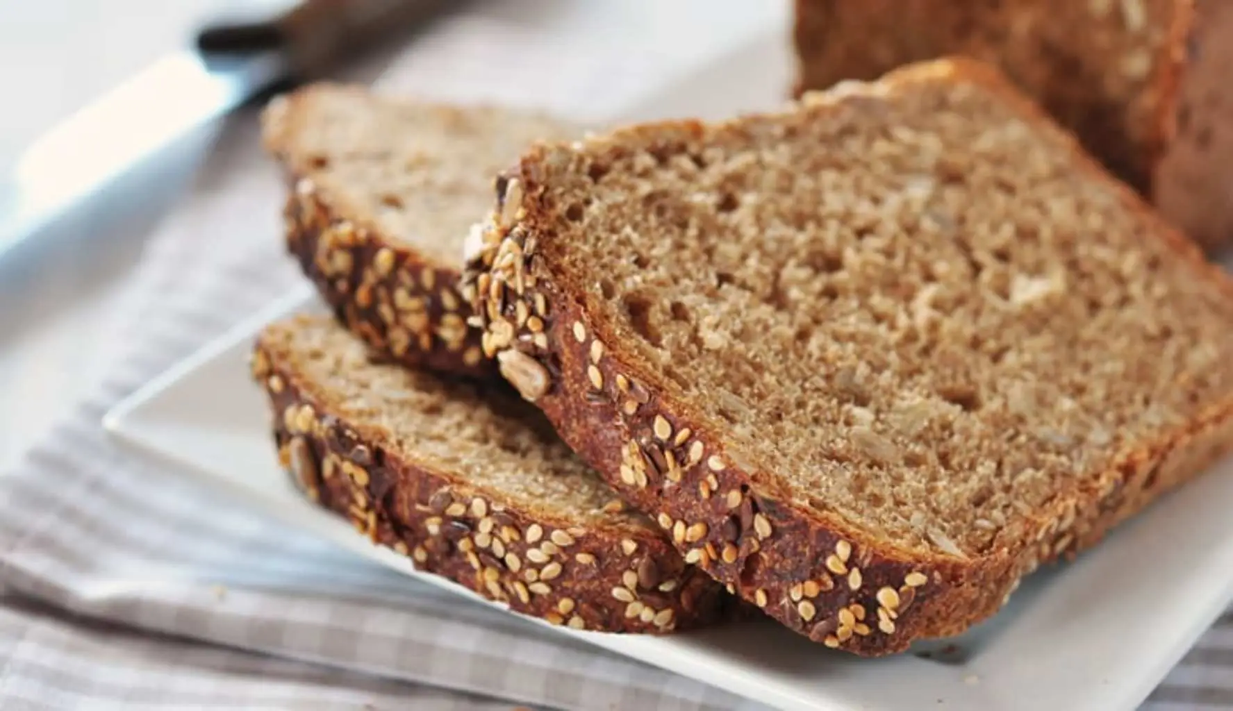 Come mantenere il pane fatto in casa croccante fuori e morbido dentro: il segreto svelato dai panificatori Come mantenere il pane fatto in casa croccante fuori e morbido dentro: il segreto svelato dai panificatori