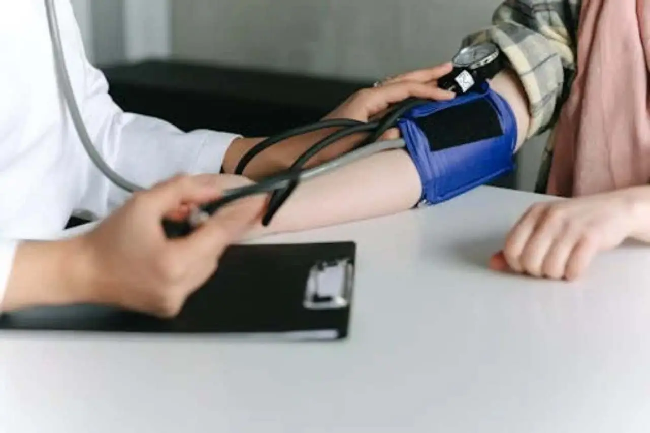 Come ridurre la pressione alta con una cena leggera: i consigli della cardiologa Come ridurre la pressione alta con una cena leggera: i consigli della cardiologa