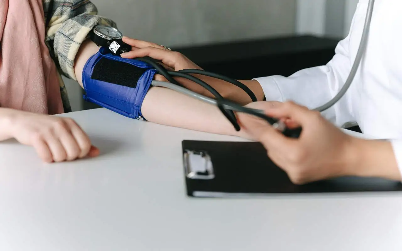 Come abbassare la pressione alta a cena: la combinazione alimentare raccomandata dai cardiologi italiani Come abbassare la pressione alta a cena: la combinazione alimentare raccomandata dai cardiologi italiani