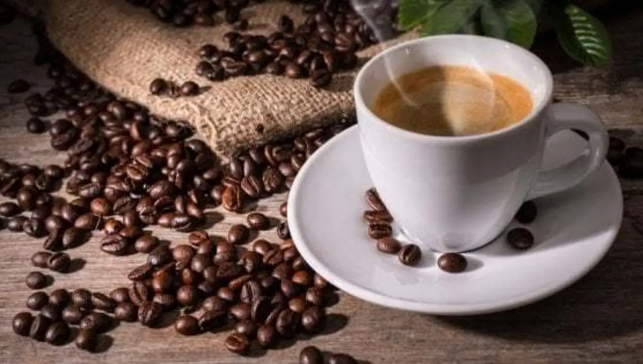 Come aumentare l’energia mentale senza caffè: la strategia dei nutrizionisti per giugno Come aumentare l’energia mentale senza caffè: la strategia dei nutrizionisti per giugno